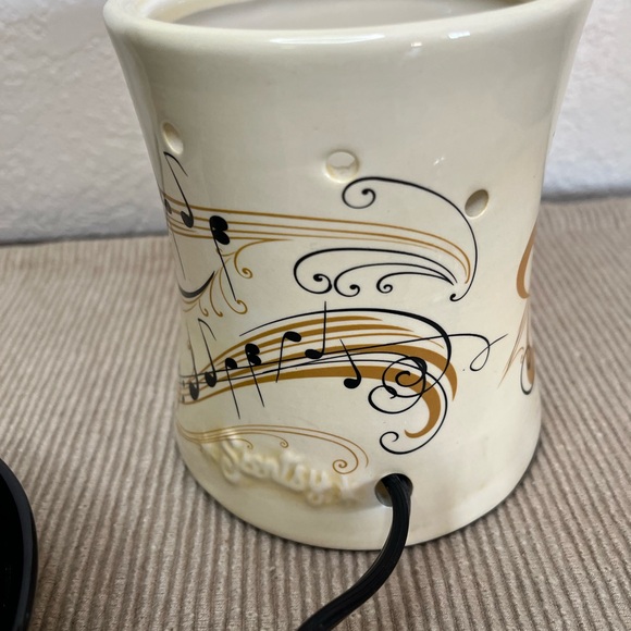 Scentsy warmer - Picture 3 of 5